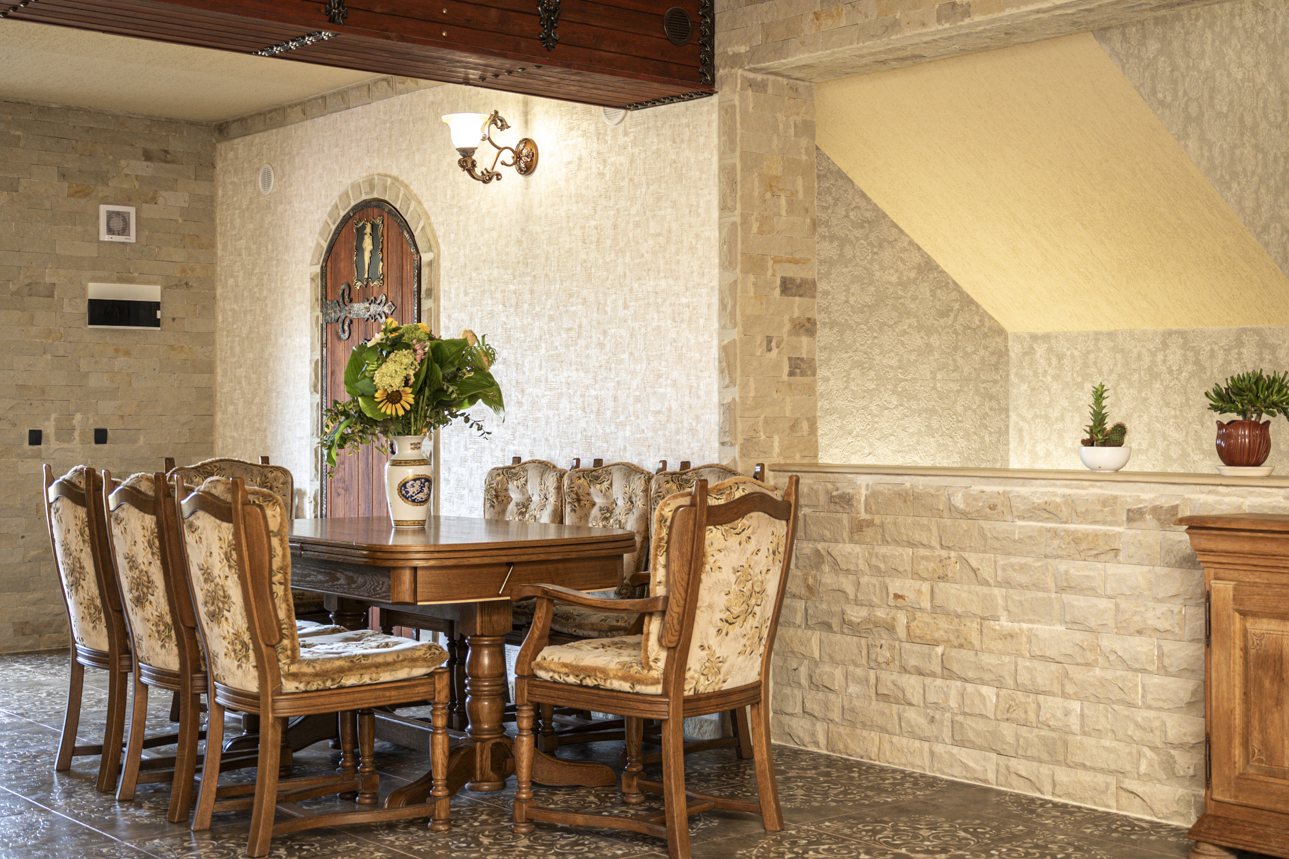 Unghern Castle Gallery 7